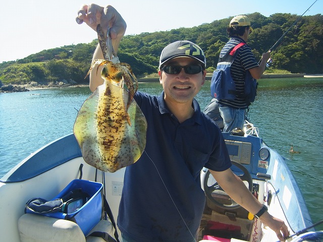アオリイカ ボートでアオリイカが簡単に釣れちゃった ボートエギングの方法 ゴウの収穫だより Www Gousanblog Net